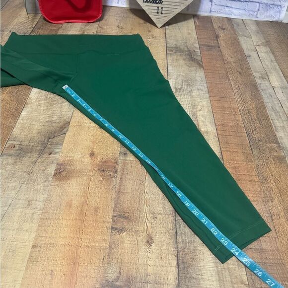 Lululemon Wunder Train High-Rise Tight 25"
Everglade Green size 20 - Picture 3 of 14